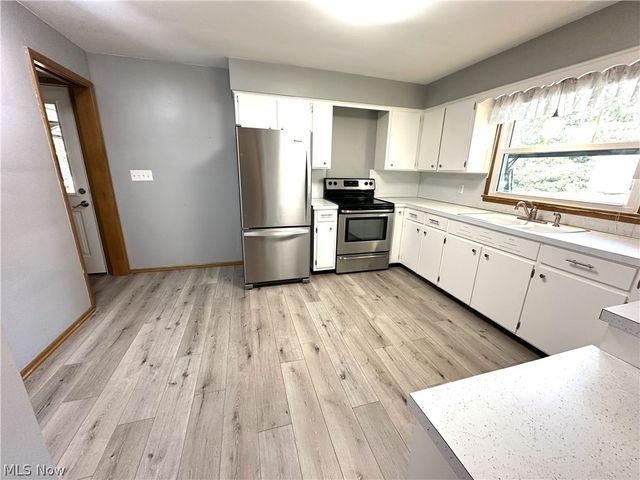 750 Bittersweet Drive NE, Massillon, OH 44646