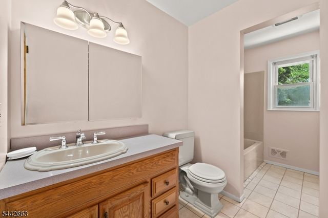 18 Carrie Ct, Nutley Twp., NJ 07110