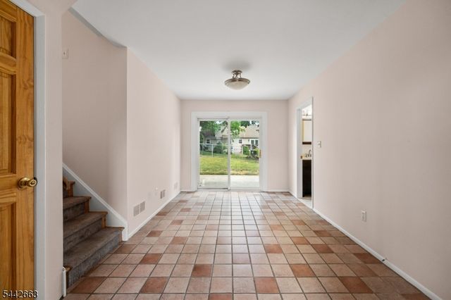 18 Carrie Ct, Nutley Twp., NJ 07110