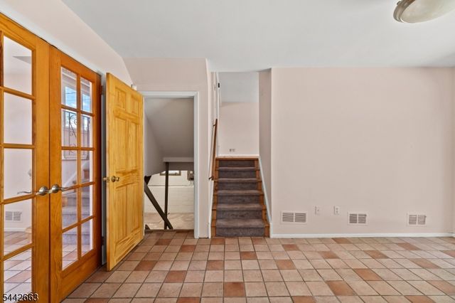 18 Carrie Ct, Nutley Twp., NJ 07110