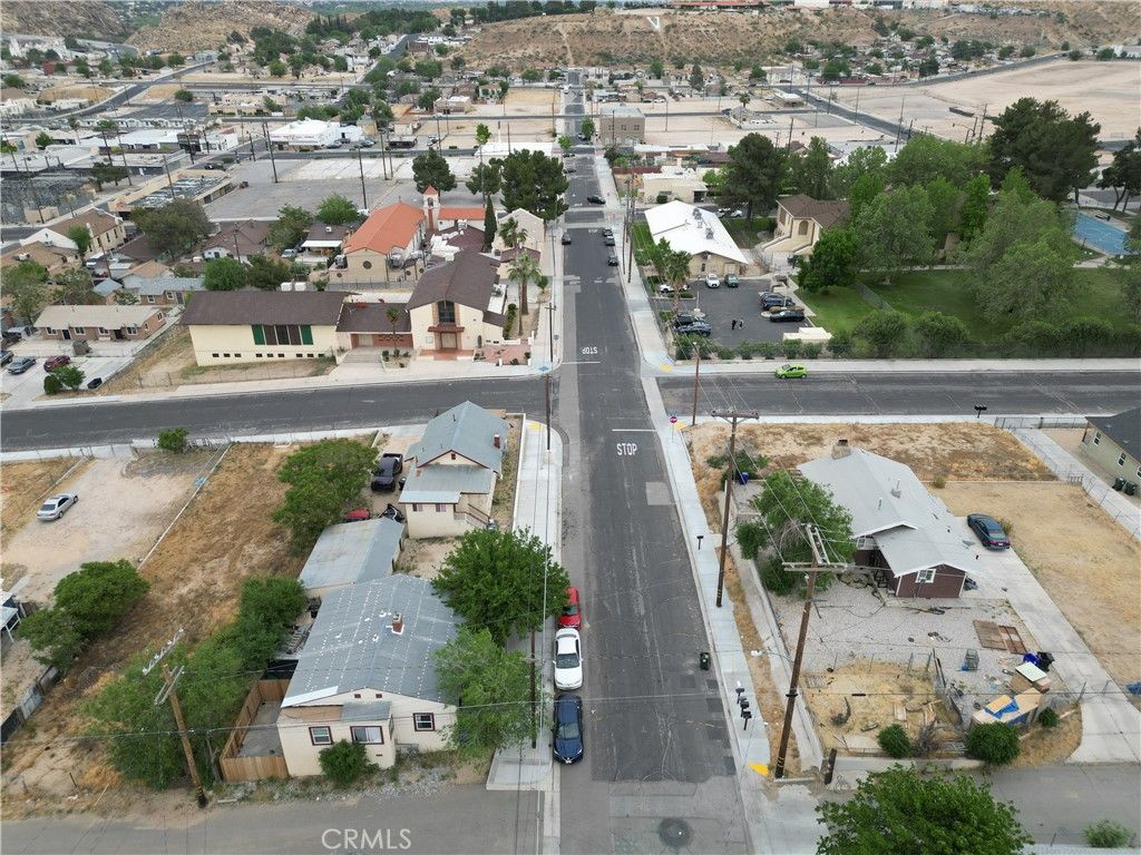 Image 4 of property listing at 15504 5th, Victorville, CA 92395