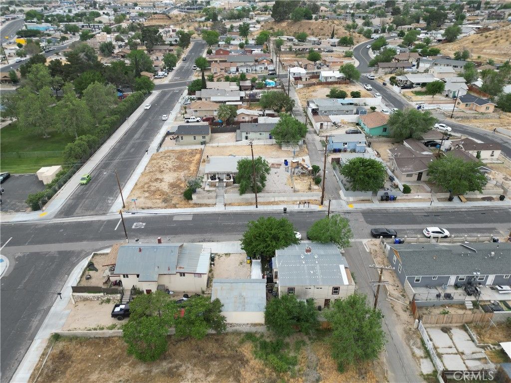 Image 5 of property listing at 15504 5th, Victorville, CA 92395