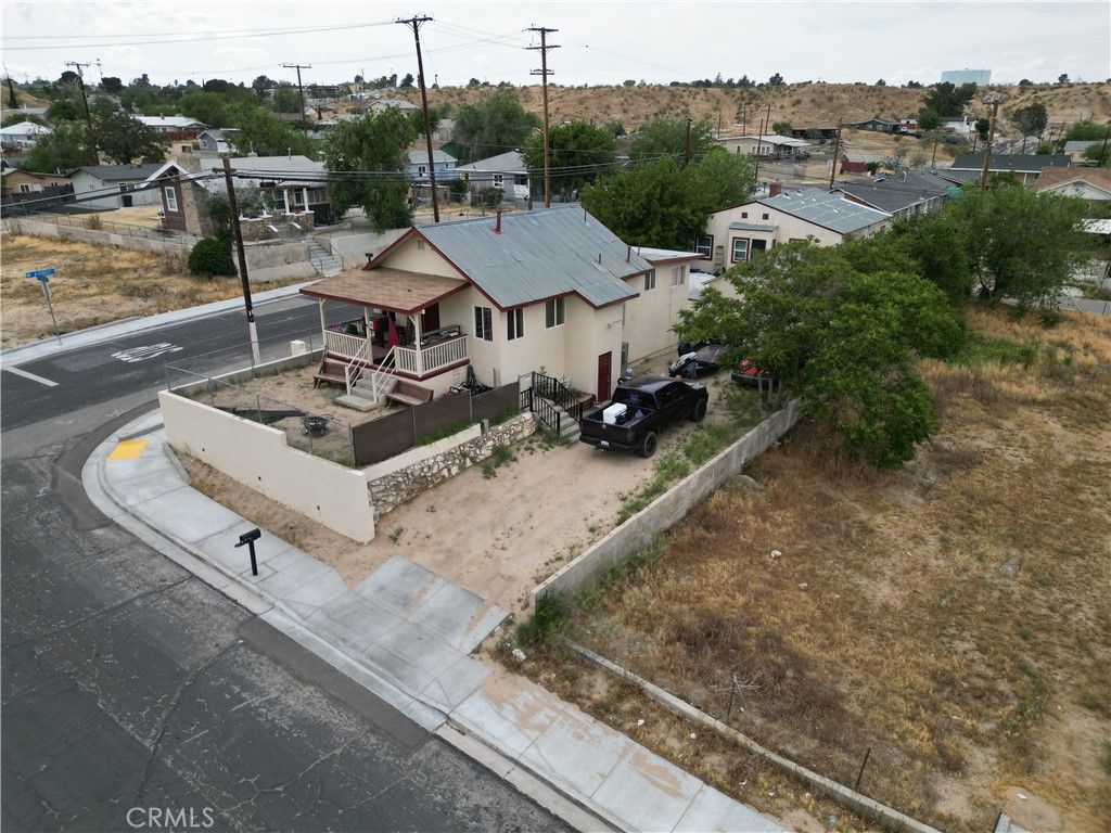 Image 6 of property listing at 15504 5th, Victorville, CA 92395