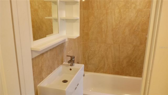 316 11TH AVENUE NE 4, St Petersburg, FL 33701