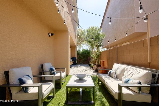 963 E DANBURY Drive, Phoenix, AZ 85022