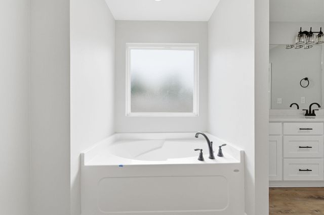 309 Gil Ava Street, Crestview, FL 32536