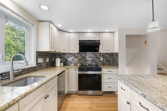 221 Totten Pond Rd, Waltham, MA 02451