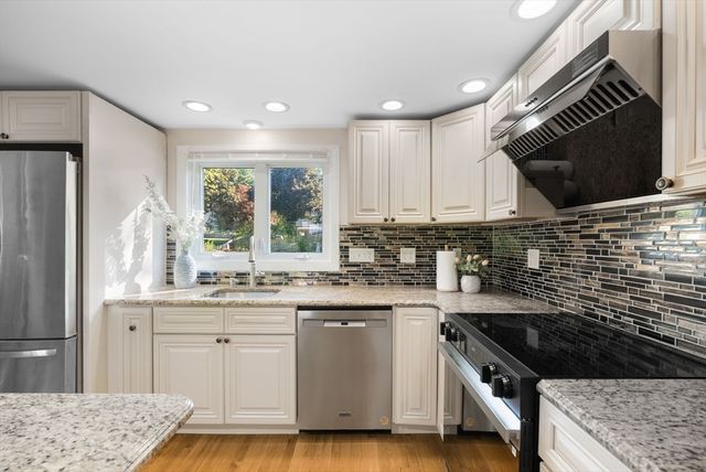 221 Totten Pond Rd, Waltham, MA 02451