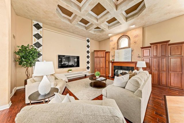 W251S5204 Poppy Fields ROAD, Waukesha, WI 53189