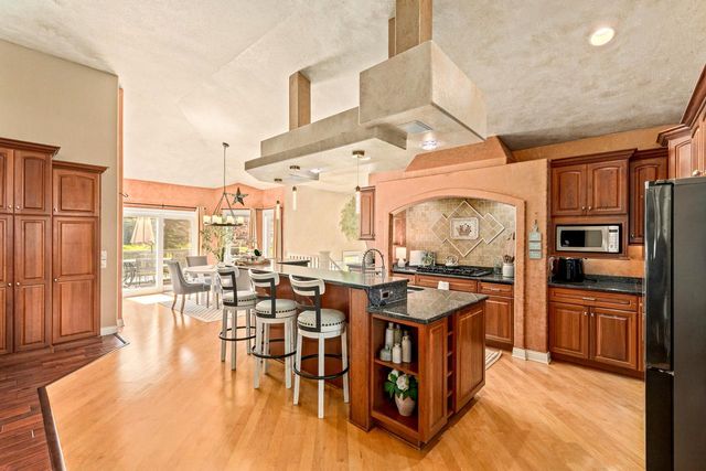 W251S5204 Poppy Fields ROAD, Waukesha, WI 53189