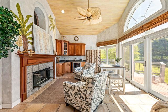 W251S5204 Poppy Fields ROAD, Waukesha, WI 53189