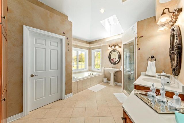 W251S5204 Poppy Fields ROAD, Waukesha, WI 53189