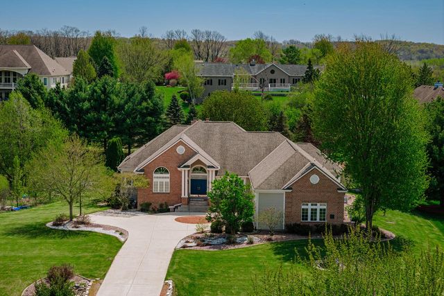 W251S5204 Poppy Fields ROAD, Waukesha, WI 53189