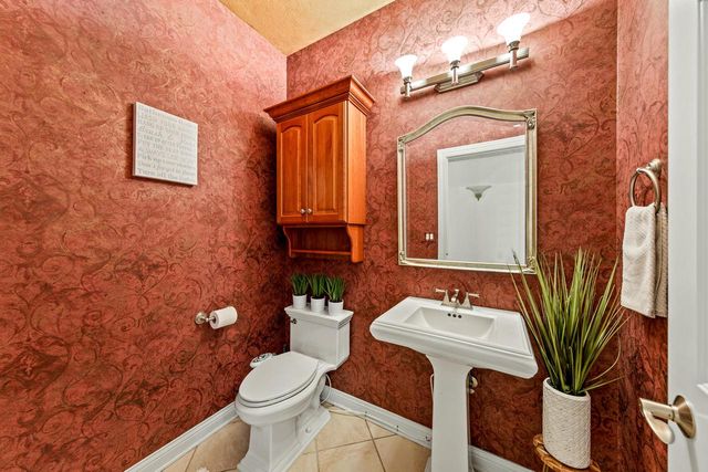 W251S5204 Poppy Fields ROAD, Waukesha, WI 53189