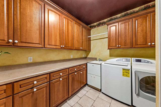 W251S5204 Poppy Fields ROAD, Waukesha, WI 53189