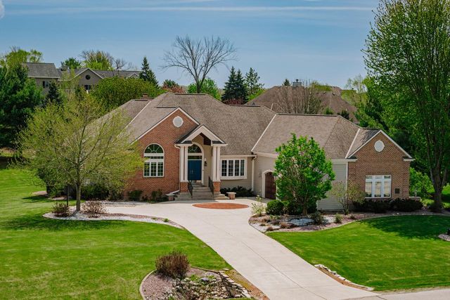 W251S5204 Poppy Fields ROAD, Waukesha, WI 53189