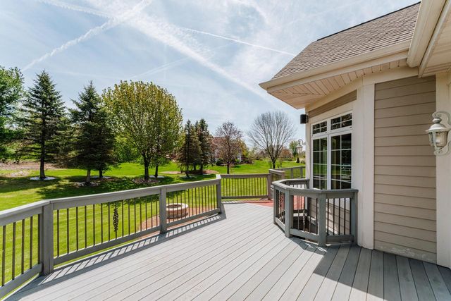 W251S5204 Poppy Fields ROAD, Waukesha, WI 53189