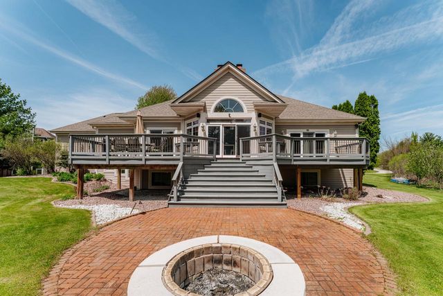 W251S5204 Poppy Fields ROAD, Waukesha, WI 53189