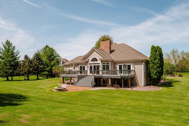 W251S5204 Poppy Fields ROAD, Waukesha, WI 53189