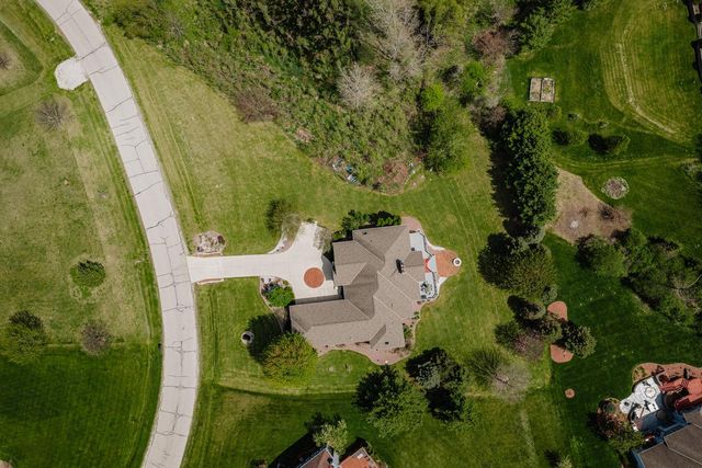 W251S5204 Poppy Fields ROAD, Waukesha, WI 53189