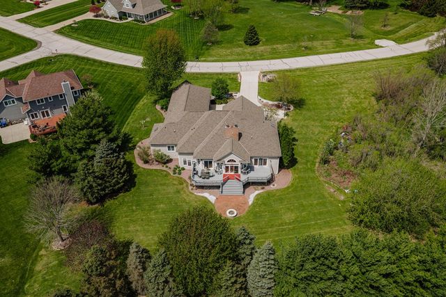 W251S5204 Poppy Fields ROAD, Waukesha, WI 53189