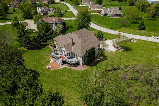 W251S5204 Poppy Fields ROAD, Waukesha, WI 53189