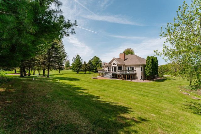 W251S5204 Poppy Fields ROAD, Waukesha, WI 53189