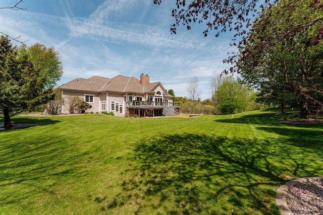 W251S5204 Poppy Fields ROAD, Waukesha, WI 53189