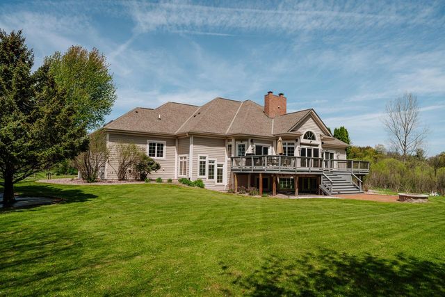 W251S5204 Poppy Fields ROAD, Waukesha, WI 53189