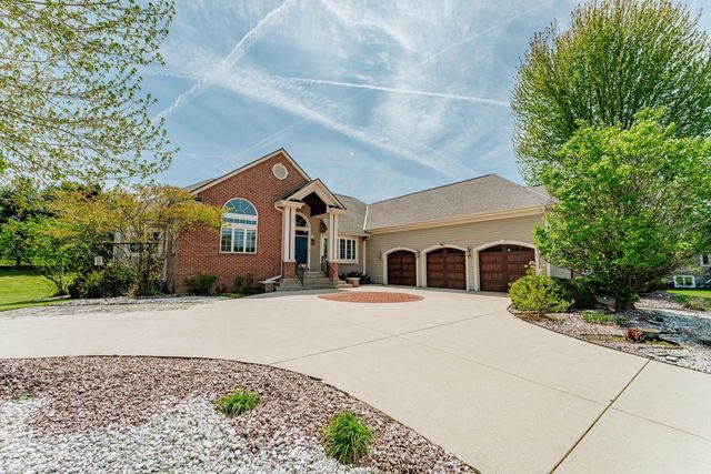 W251S5204 Poppy Fields ROAD, Waukesha, WI 53189