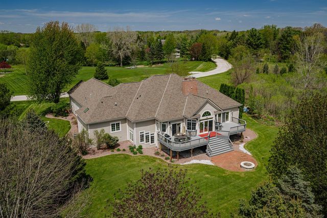 W251S5204 Poppy Fields ROAD, Waukesha, WI 53189