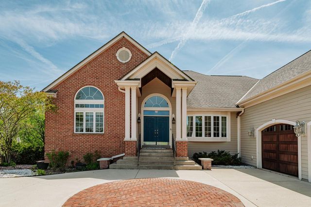 W251S5204 Poppy Fields ROAD, Waukesha, WI 53189