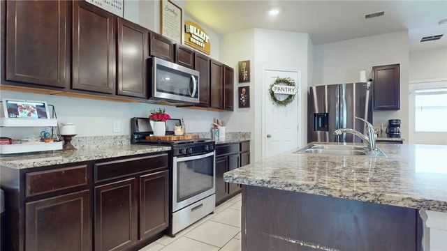 9410 English Oak Dr, Corpus Christi, TX 78410