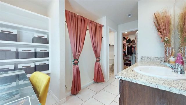 9410 English Oak Dr, Corpus Christi, TX 78410