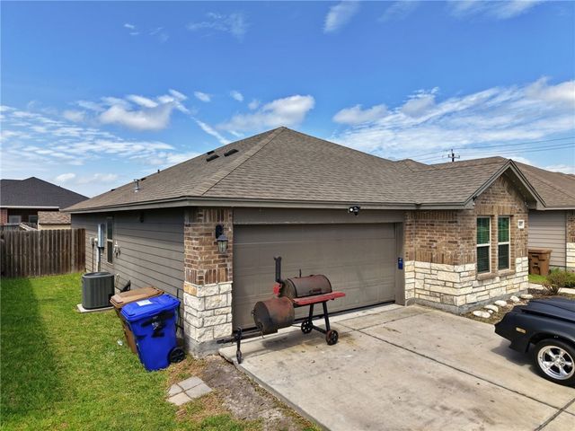 9410 English Oak Dr, Corpus Christi, TX 78410