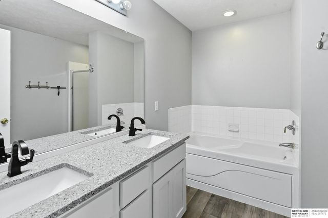 16270 Patrick Avenue, Omaha, NE 68116