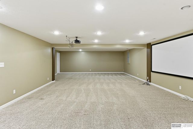 16270 Patrick Avenue, Omaha, NE 68116