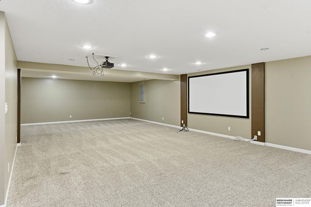 16270 Patrick Avenue, Omaha, NE 68116