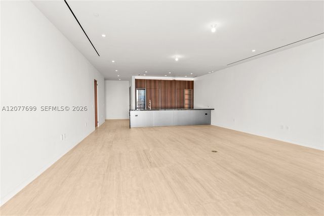 5 Grove ISle L405, Miami, FL 33133