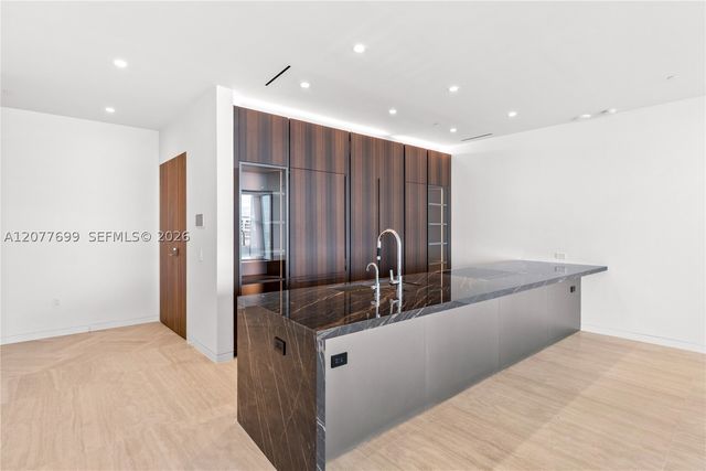 5 Grove ISle L405, Miami, FL 33133