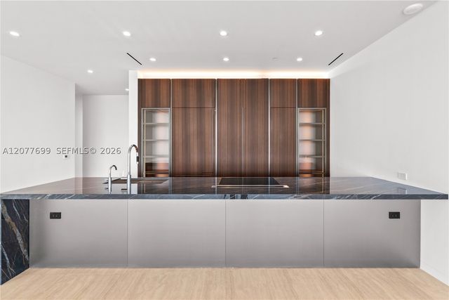 5 Grove ISle L405, Miami, FL 33133