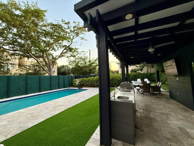 701 NE 17 Way, Fort Lauderdale, FL 33304