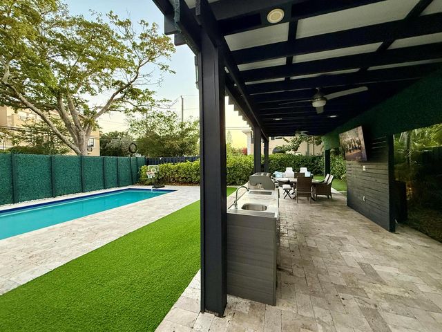 701 NE 17 Way, Fort Lauderdale, FL 33304