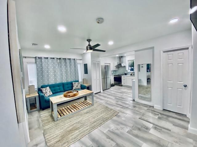 701 NE 17 Way, Fort Lauderdale, FL 33304