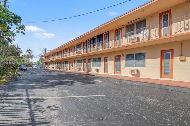 60 NW 79th St 10, Miami, FL 33150