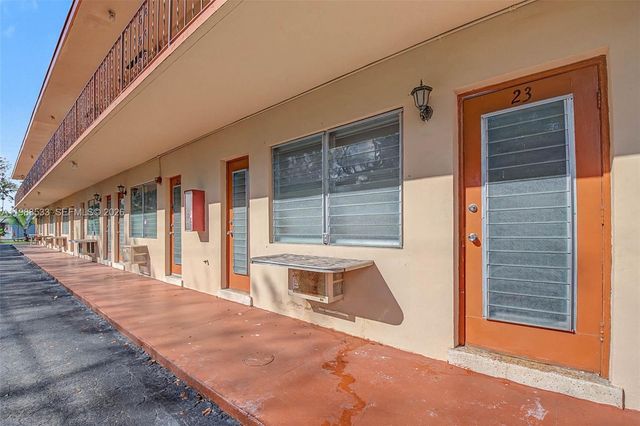 60 NW 79th St 10, Miami, FL 33150