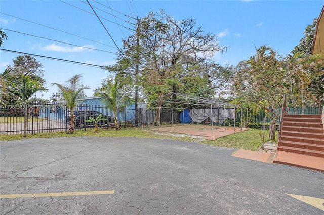 60 NW 79th St 10, Miami, FL 33150