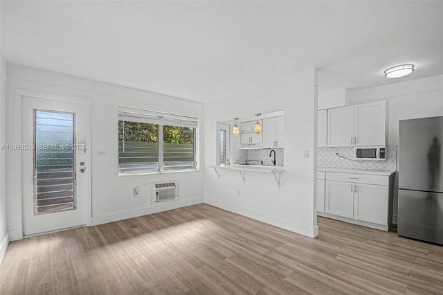 60 NW 79th St 10, Miami, FL 33150