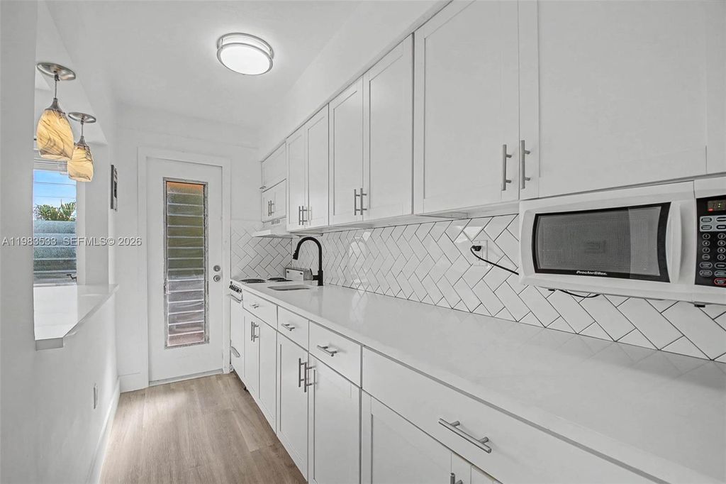 60 NW 79th St 10, Miami, FL 33150