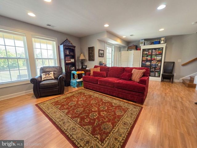 8091 SAMUEL WALLIS ST, Lorton, VA 22079